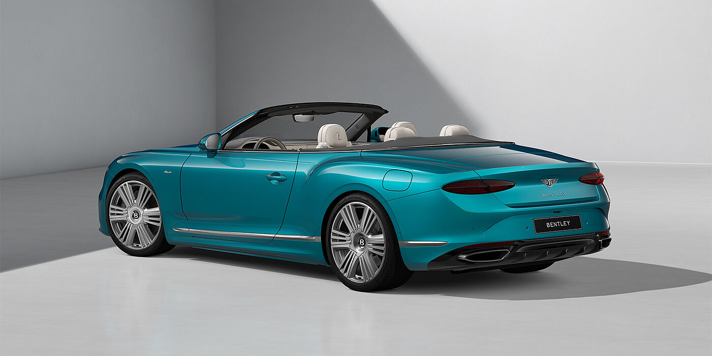 Bentley Hannover Bentley Continental GTC Azure convertible steering wheel in Linen and Gravity Grey hides