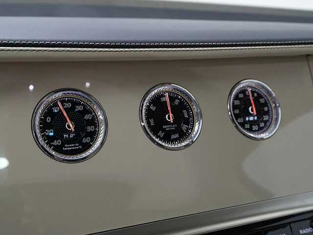 21:Bentley Flying Spur Azure V8 Hybrid, Limousine, Light Windsor Blue, Bentley Hannover