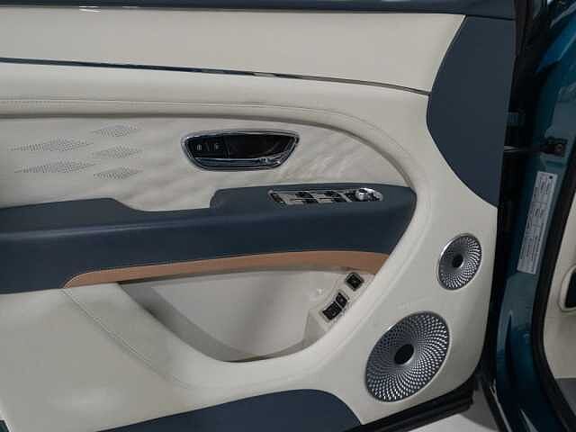 22:Bentley Bentayga EWB Azure V8, SUV, Aegean Blue, Bentley Hannover