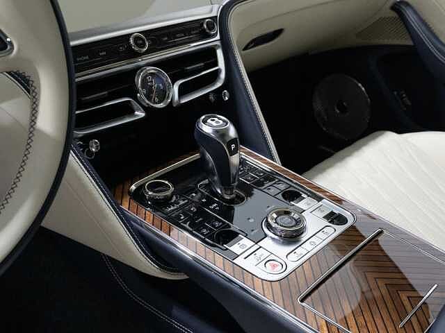 19:Bentley Flying Spur Azure V8 Hybrid, Limousine, Light Windsor Blue, Bentley Hannover