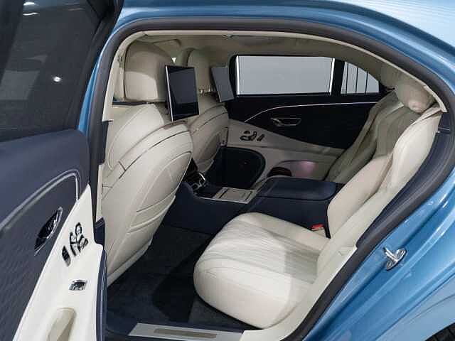 28:Bentley Flying Spur Azure V8 Hybrid, Limousine, Light Windsor Blue, Bentley Hannover