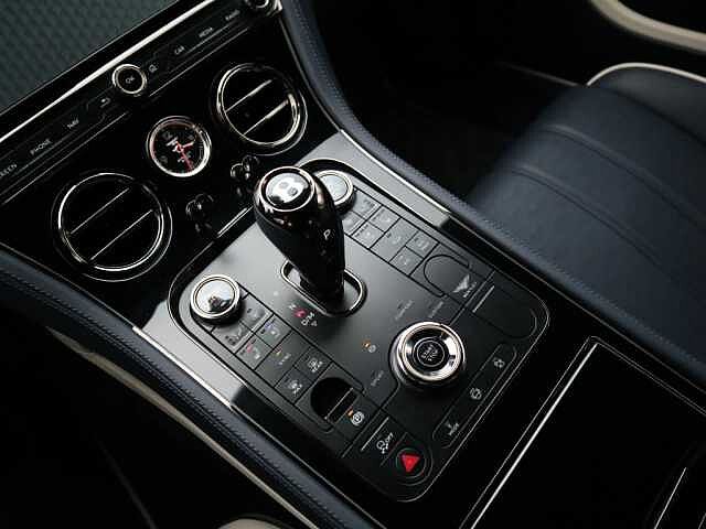 24:Bentley Continental GT Speed First Edition V8 Hybrid, Coupé, Sequin Blue, Bentley Hannover