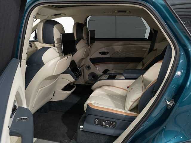 29:Bentley Bentayga EWB Azure V8, SUV, Aegean Blue, Bentley Hannover