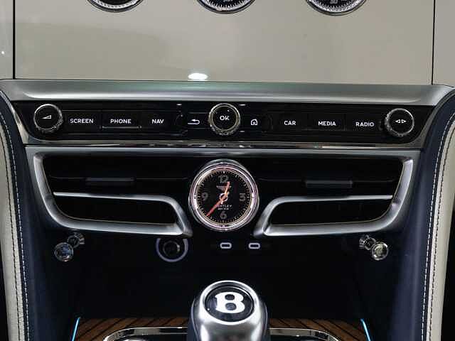 20:Bentley Flying Spur Azure V8 Hybrid, Limousine, Light Windsor Blue, Bentley Hannover