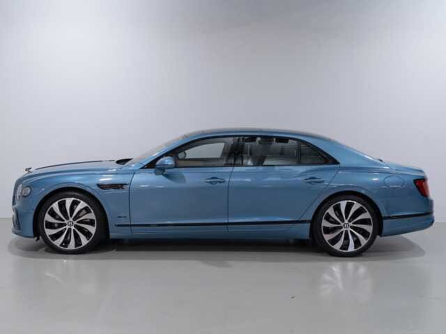 4:Bentley Flying Spur Azure V8 Hybrid, Limousine, Light Windsor Blue, Bentley Hannover