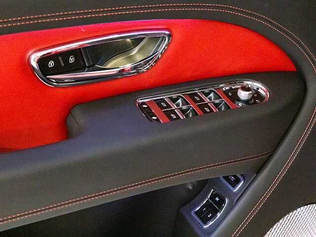 21:Bentley Bentayga S V8, SUV, Candy Red, Bentley Hannover