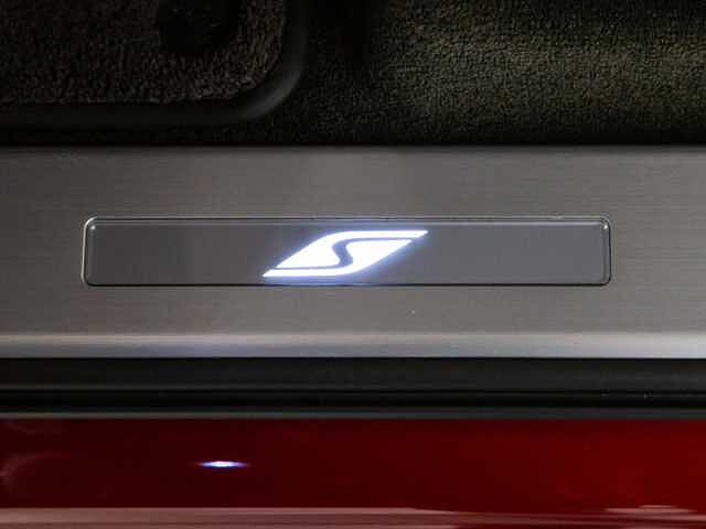 23:Bentley Bentayga S V8, SUV, Candy Red, Bentley Hannover